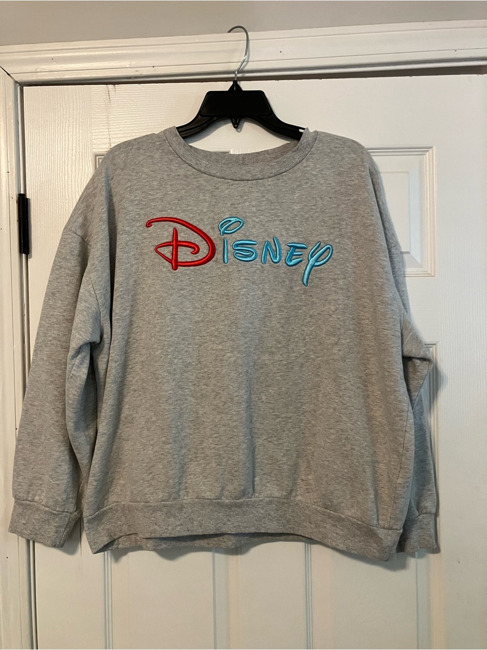 Walt Disney Sweatshirt Crewneck Womens Size XL Embroidery Mickey & Co